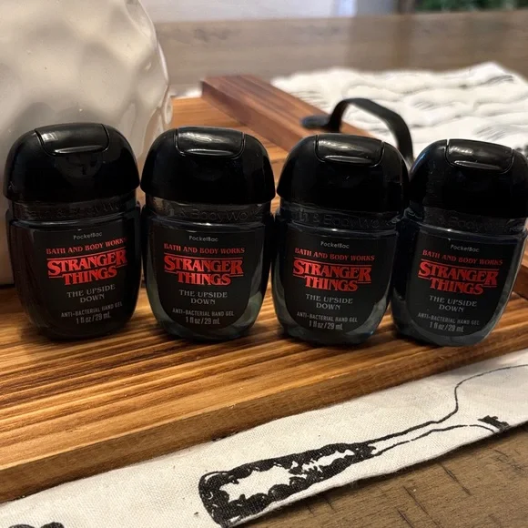 Stranger Things The Upside Down pocketbacs (X4) - Picture 1 of 3